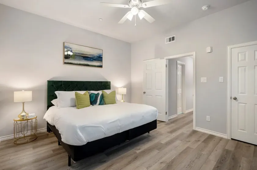 1BR Raven Flats B! | TMC, Hermann Park & Museums - Image 1