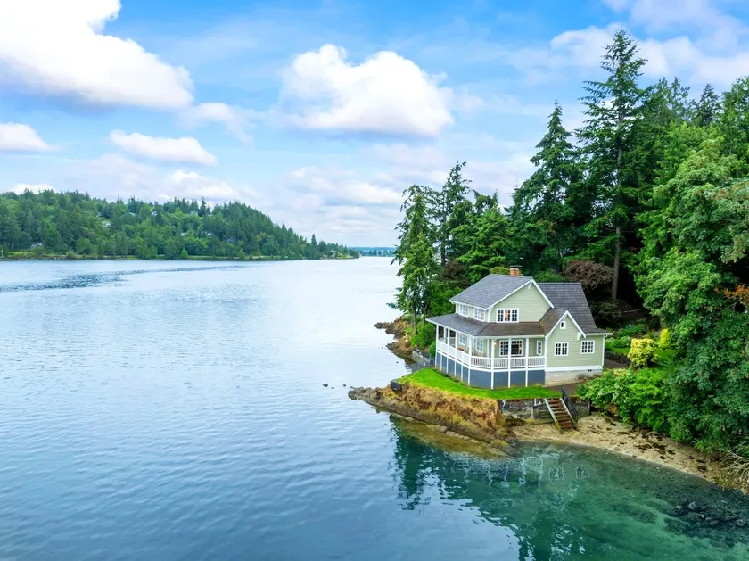 Historic Beach Cottage on The Puget Sound - Image 1