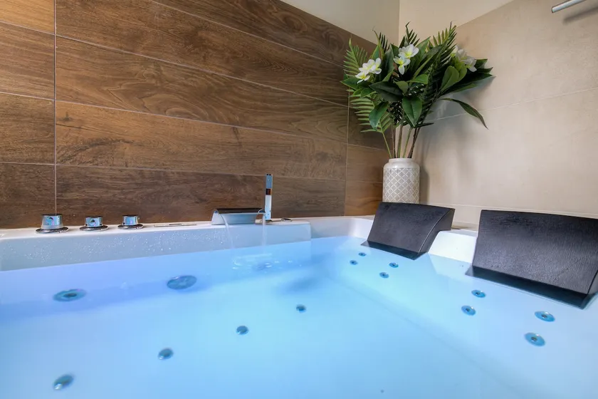 Polynesia apartment with hot tub - Image 1