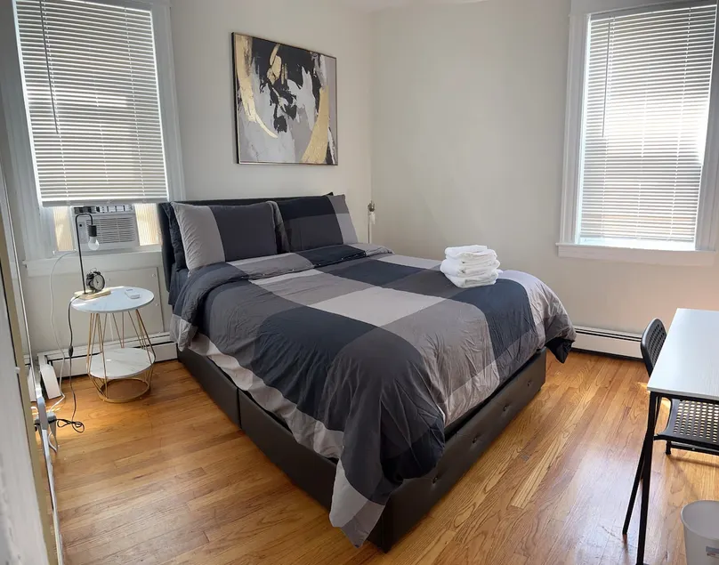 2BR. Free Parking. 30 Min to Gillette Stadium - Image 1
