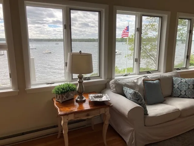 Jamestown Waterfront 4 BR Home - Image 1