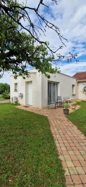 Pleasant studio with a terrace - Image 1