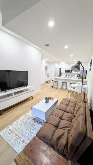 5minDowntown\2BD Suite\Private Patio\Central&Safe - Image 1