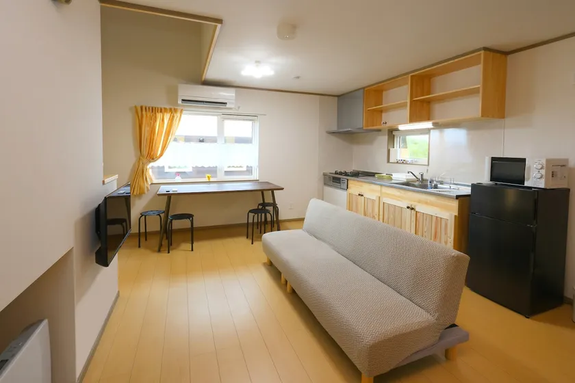 11 min walk to Lavender Garden, 15 min drive to ski resort, 10 min walk to tram station, Hill House A - Image 1