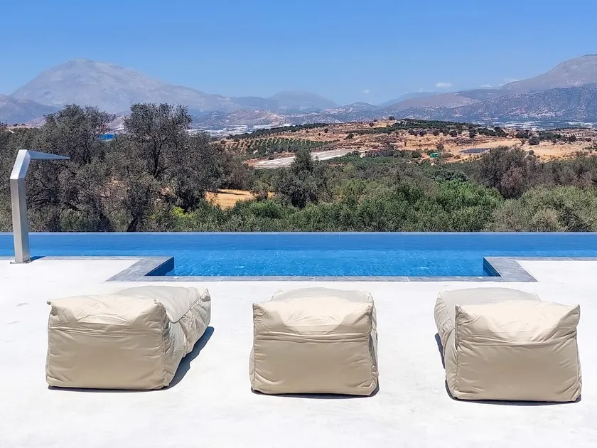 Marnos Luxury Villas - Image 1