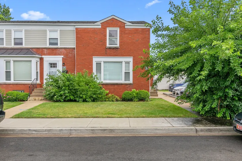 City Gem: Stylish 3BR for Urban Explorers - Image 1