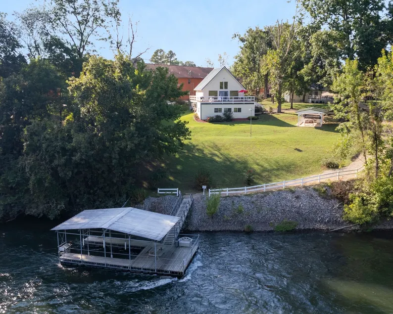 Riverside Chalet | Dock + Wade-In Access - Image 1