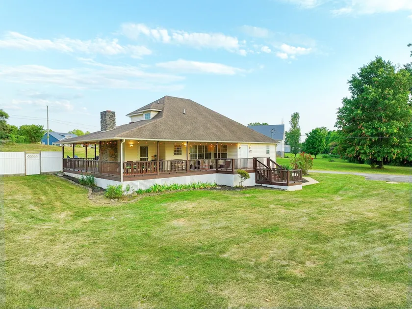 Sleeps 8~ NO ADDED AirBnB FEES~ in Spring Hill - Image 1