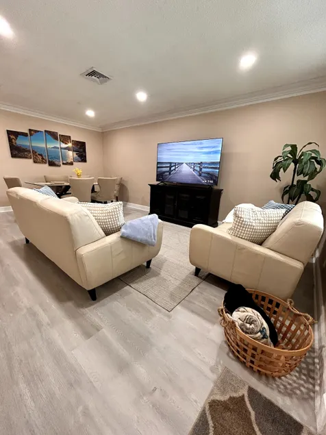 Entire 3BR duplex - 15 min from Airport - Image 1