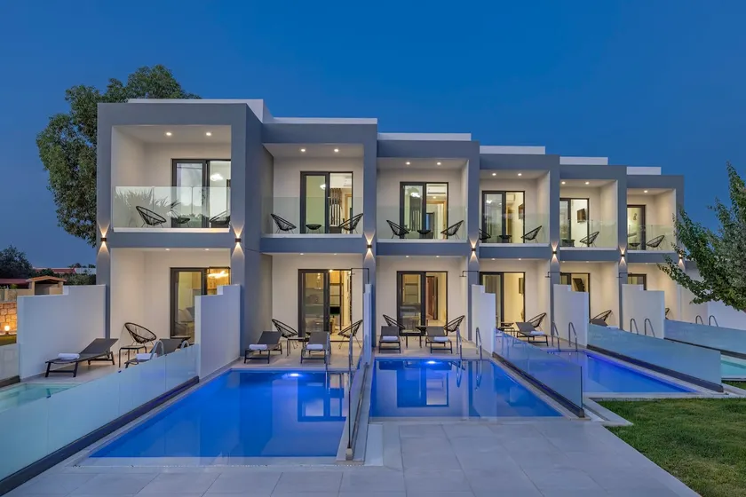 Tota Suite 6 - Image 1