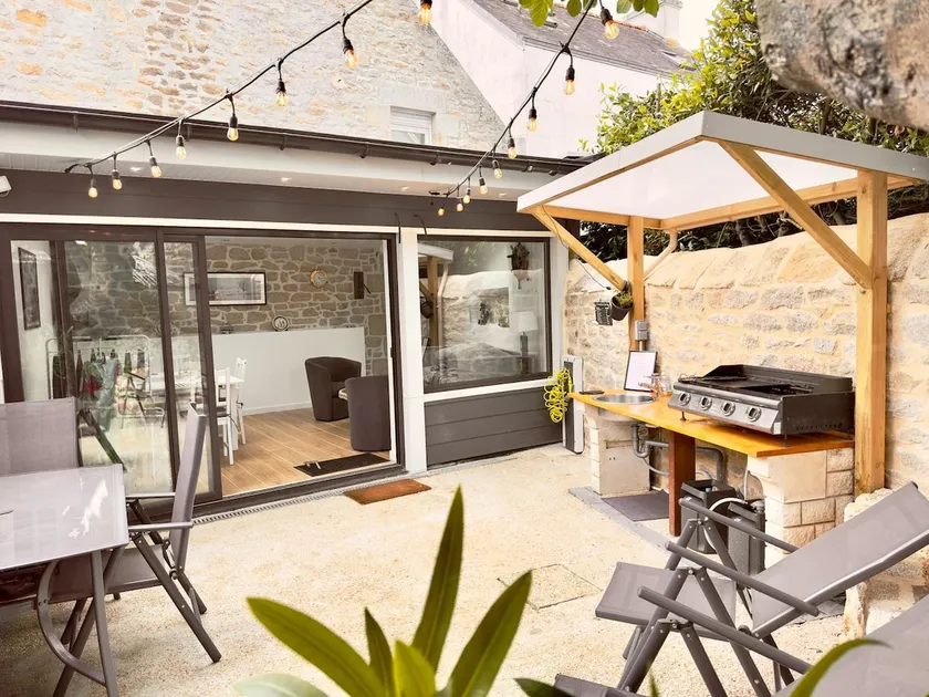 Seaside house, amenities, century-old fig tree - Image 1