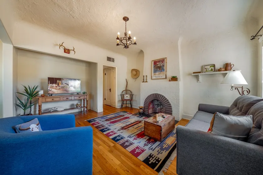 Close to U of A, 1 BR 1 BA, Sam Hughes, Patio - Image 1