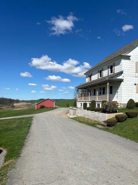 Spacious Farmhouse - Image 1