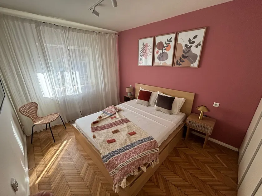 Smart, budget stay for solos, couples, or groups - Image 1