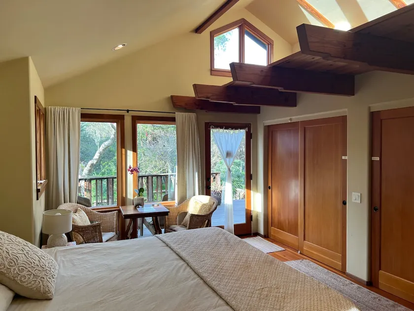 Peaceful, private garden studio. - Image 1