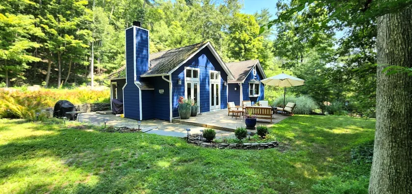 Lunar Lounge • 6 acres • Fireplace • Pet Friendly - Image 1