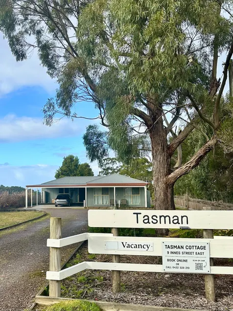 Tasman Cottage - 4 mins walk to downtown Strahan - Image 1