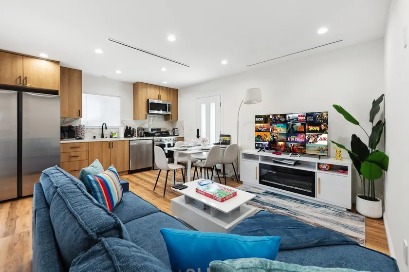 2bd/2ba home | 15 min from beach | BBQ | parking - Image 1