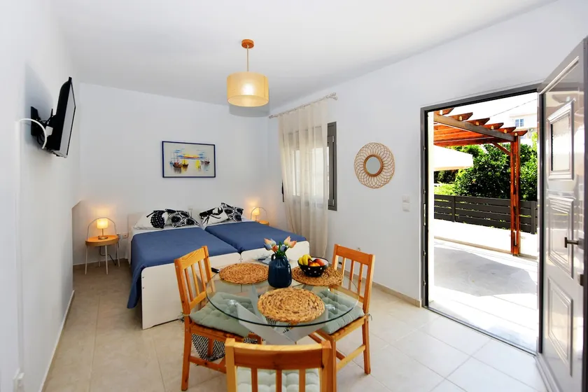 Charming Greek-Style Guest House - Image 1