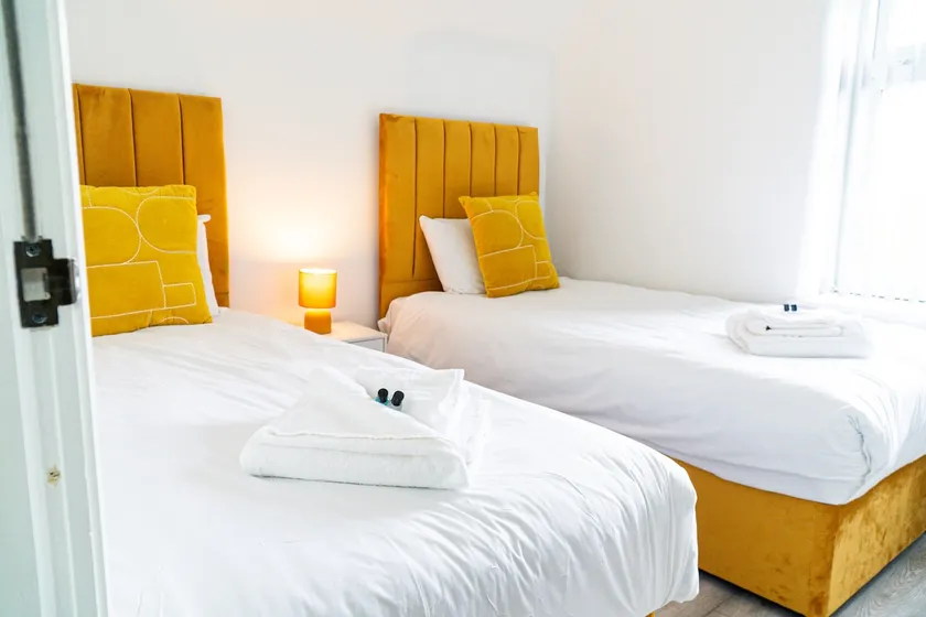 Urban Oasis: 1-Bedroom Gem - Image 1