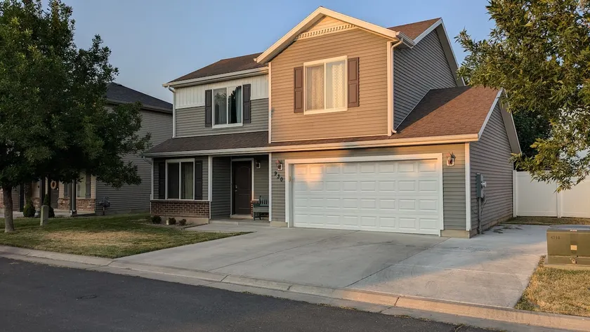 Central Mountain Retreat - Sleeps 7! - Image 1