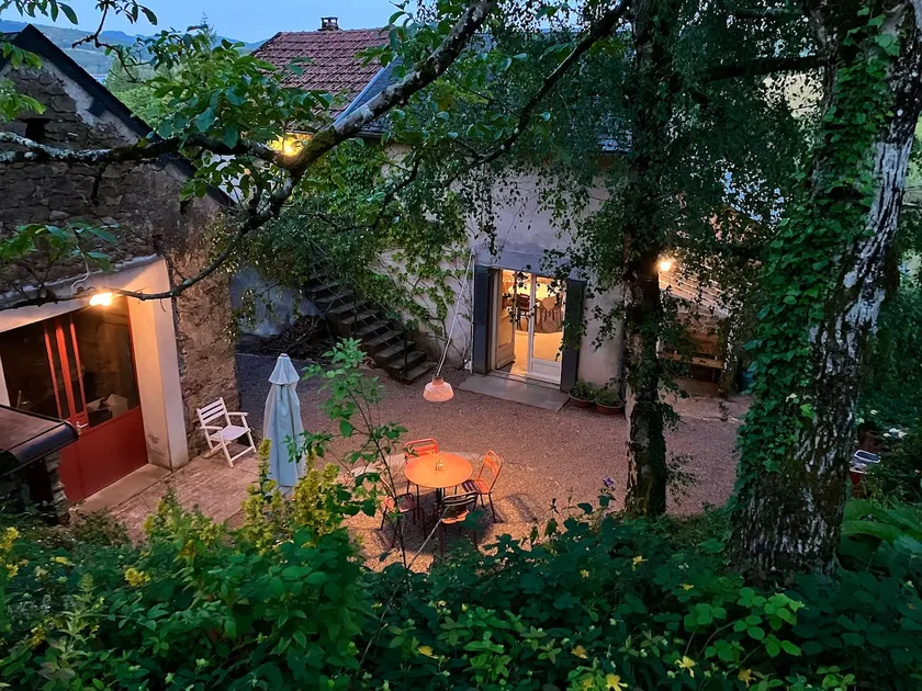 Gîte with idyllic garden one minute from the lake - Image 1