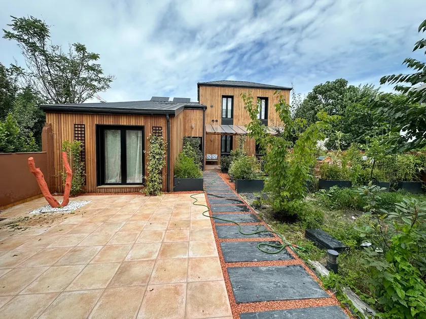 Urban Chalet, 150 m² — Private Garden — 15 min from Paris - Image 1