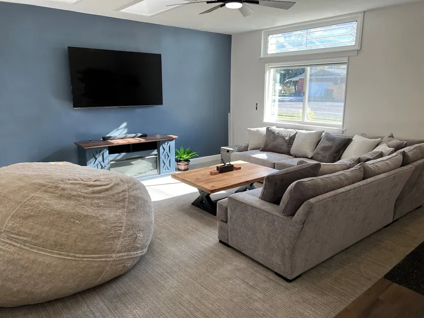4BR Mountain Retreat w/ Hot Tub near Alta/Snowbird - Image 1