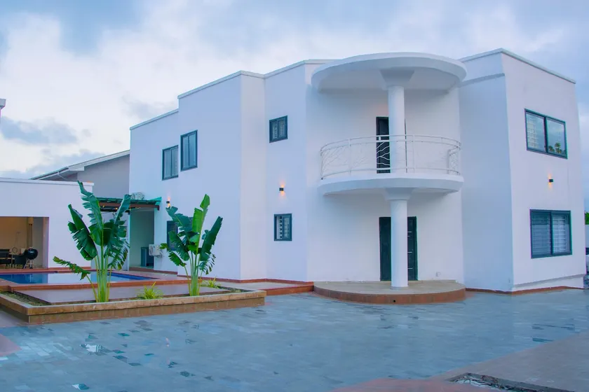 Luxurious 4-Bedroom Villa - Private Pool EastLegon - Image 1