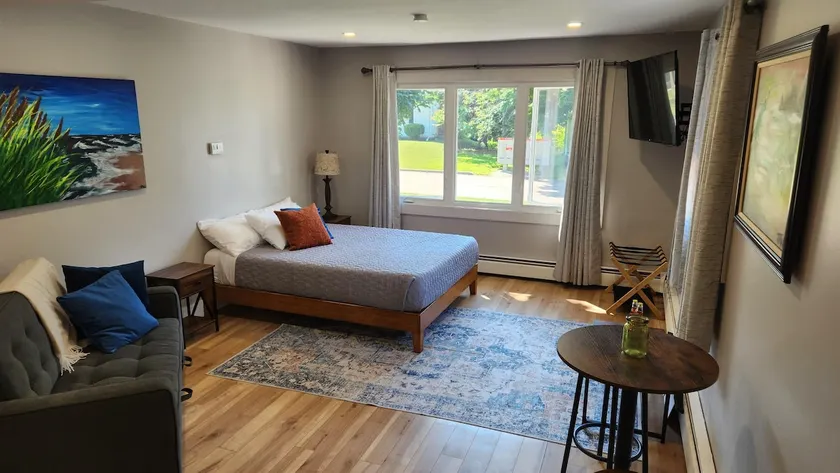 7 woodbine st suite - Image 1