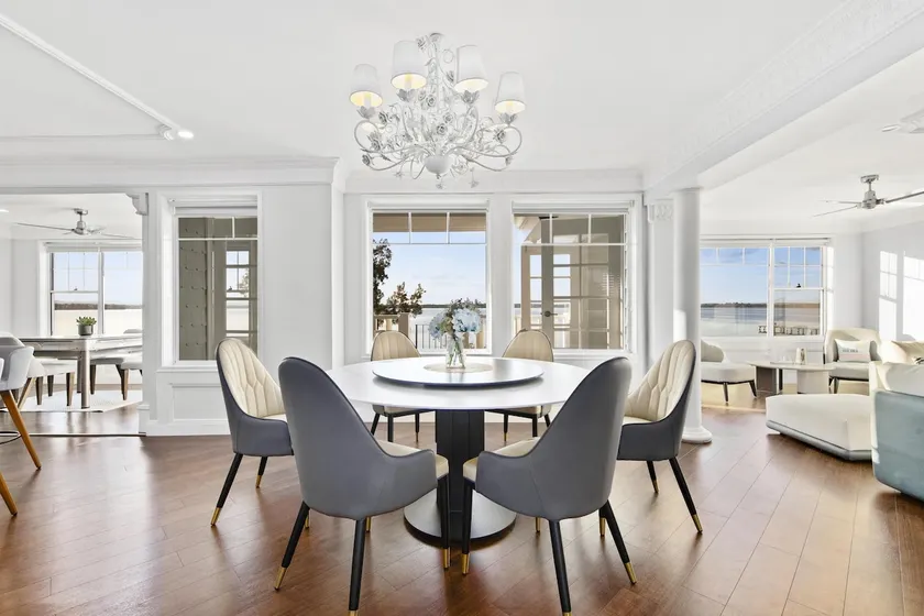 Luxury Waterfront Holiday Home - Image 1