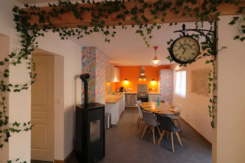 Cozy 3 bedroom apartment - Image 1