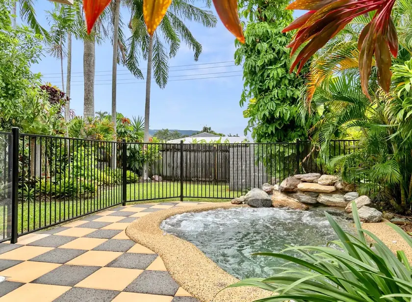 Coastal Soul Luxury Home Trinity Beach - Image 1