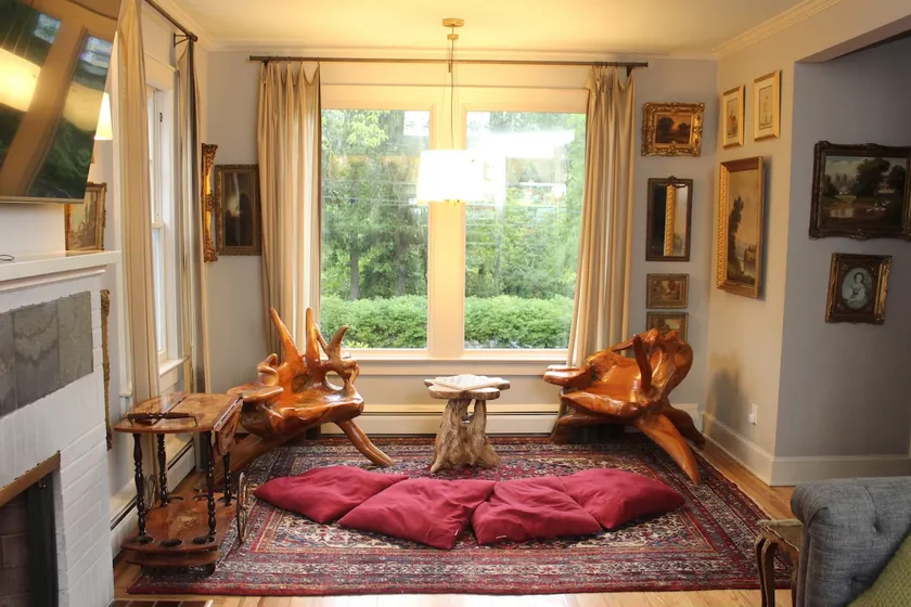 Private Luxurious Canal Estate - Image 1
