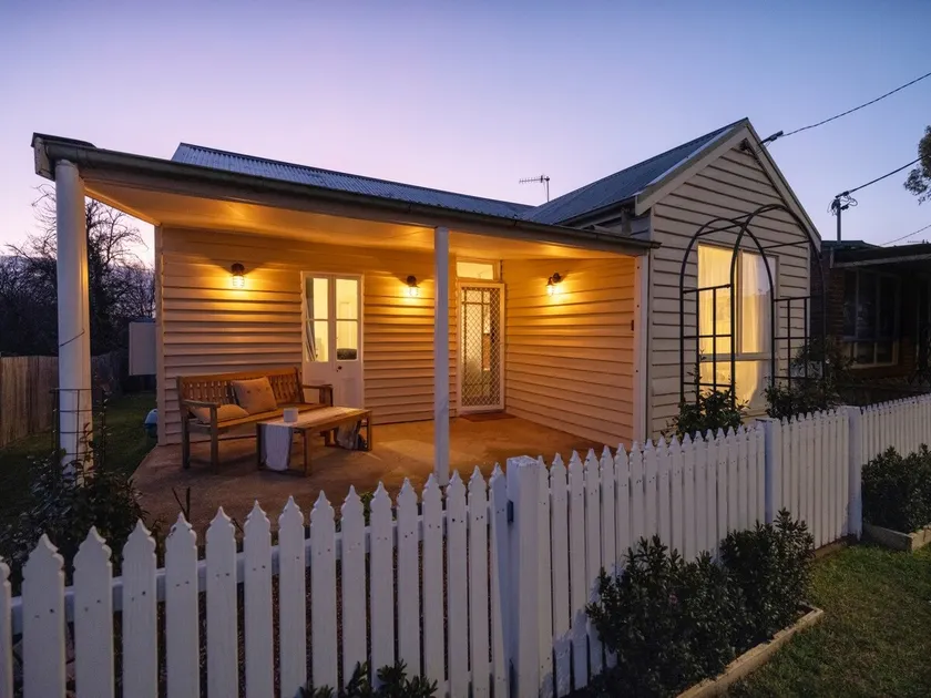 Nelly's Cottage Braidwood - Image 1