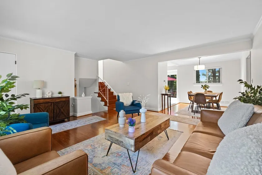 Dog-Friendly Mid-Century Home on a Full Acre - Image 1