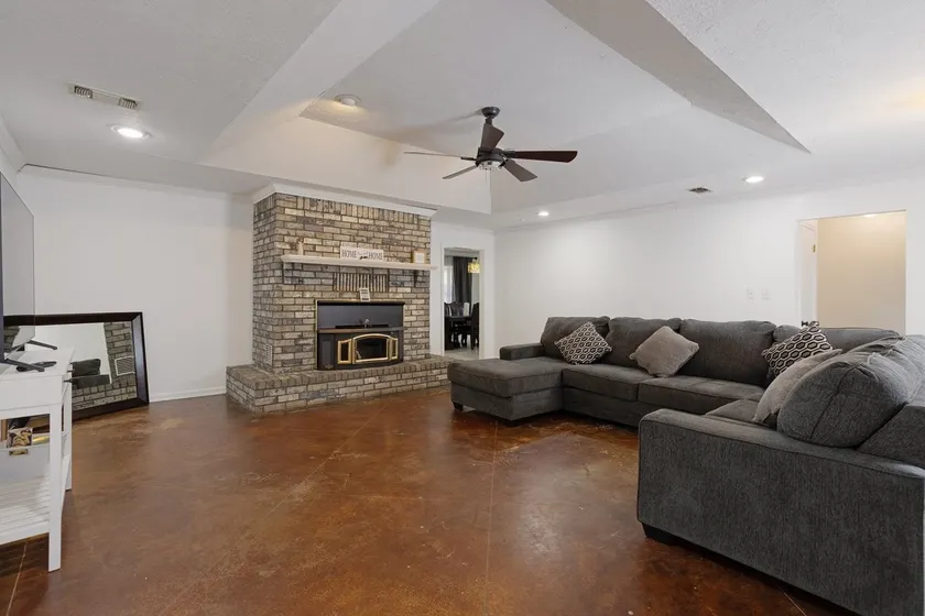 Cozy Home in Quiet Neighborhood - Image 1