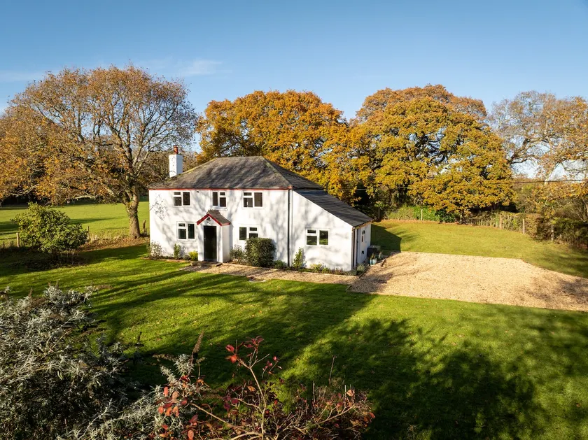 Hobbs Cottage - Image 1
