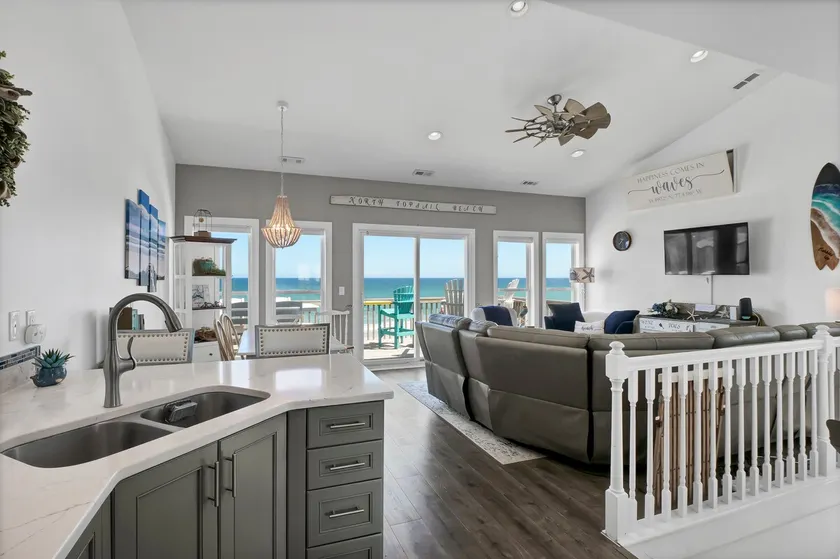 NoRegretz: Dog-Friendly Oceanfront Retreat 4BR 3BA - Image 1