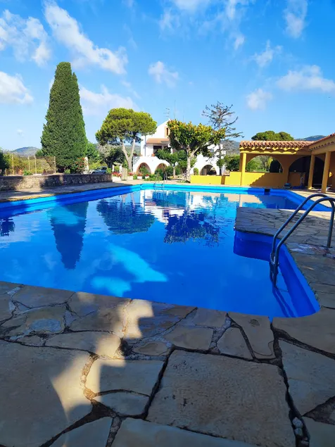 Farmhouse with pool, tennis court. - Image 1