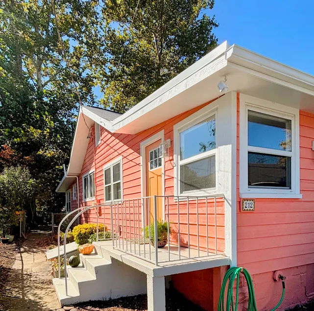 The Coral Cottage - Image 1