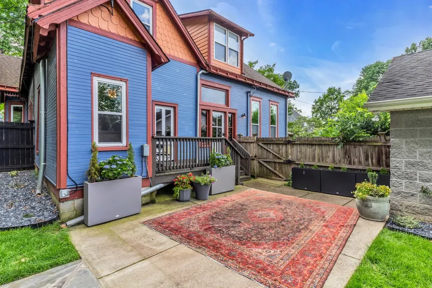 Historic Luxury Home, 5 Min Walk to Downtown - Image 1
