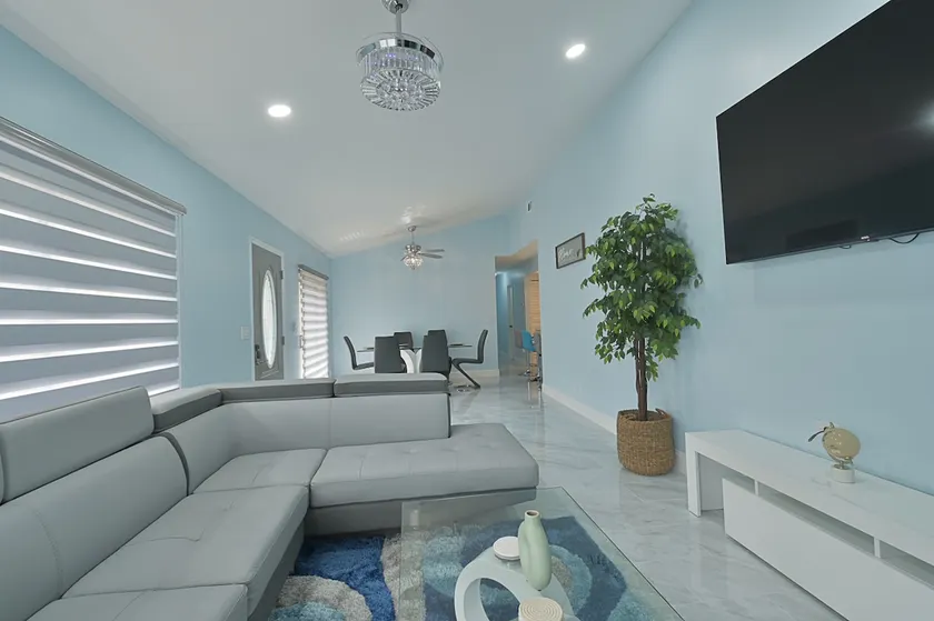 Sunny Florida Retreat 18 min to Pompano Beach - Image 1