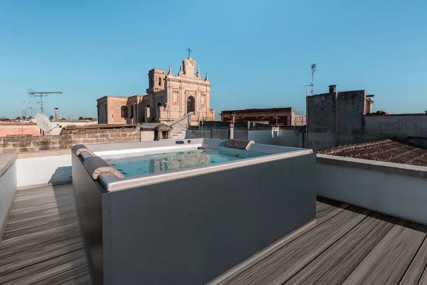 Vacation home with swimming pool a stone's throw from Lecce P1 - Image 1