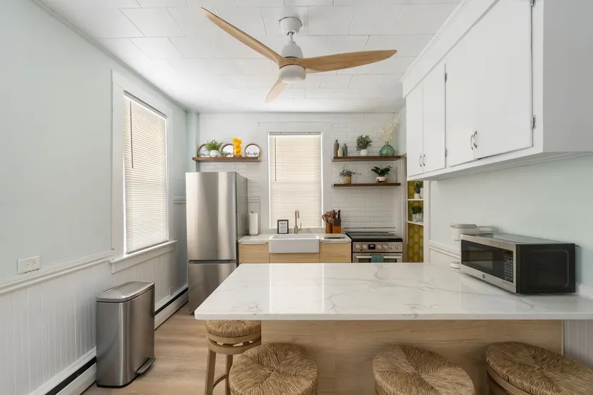 2 Bedroom Townhouse! NEW Kitchen! - Image 1