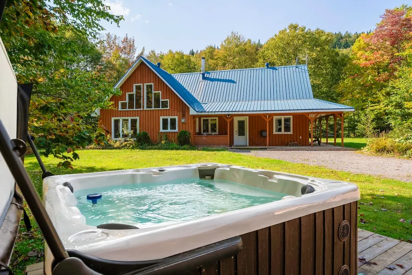 Outdoor Kitchen, BBQ, Fire Pit & Hot Tub - Image 1
