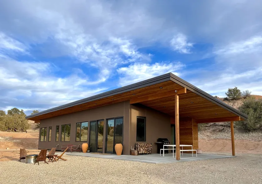 Off-grid Modern Desert Retreat near Bryce Canyon - Image 1