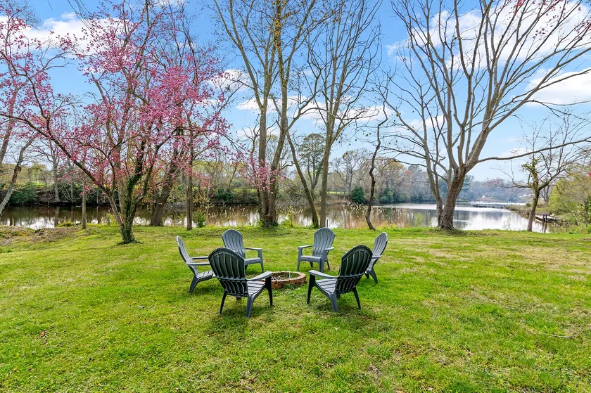 Waterfront & Hot Tub! 4 BR/4 BA - Central Location - Image 1