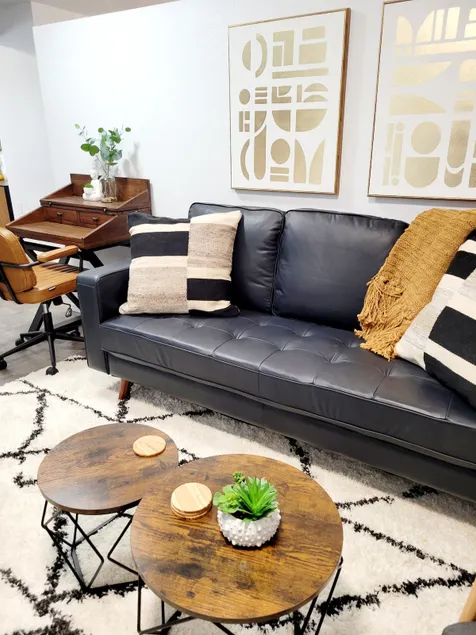 Studio Oasis on Maine Street - Image 1