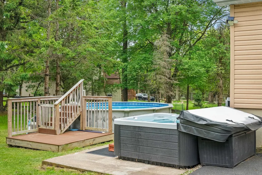 Modern house, Hot Tube, lakes, pools, water parks, Ski, tennis A/C Free WiFi - Image 1